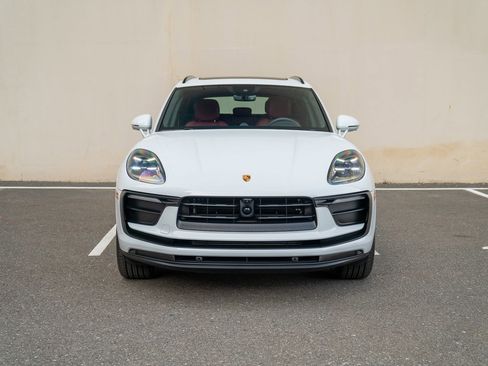 Certified 2026 Porsche Macan AWD/4WD image 6
