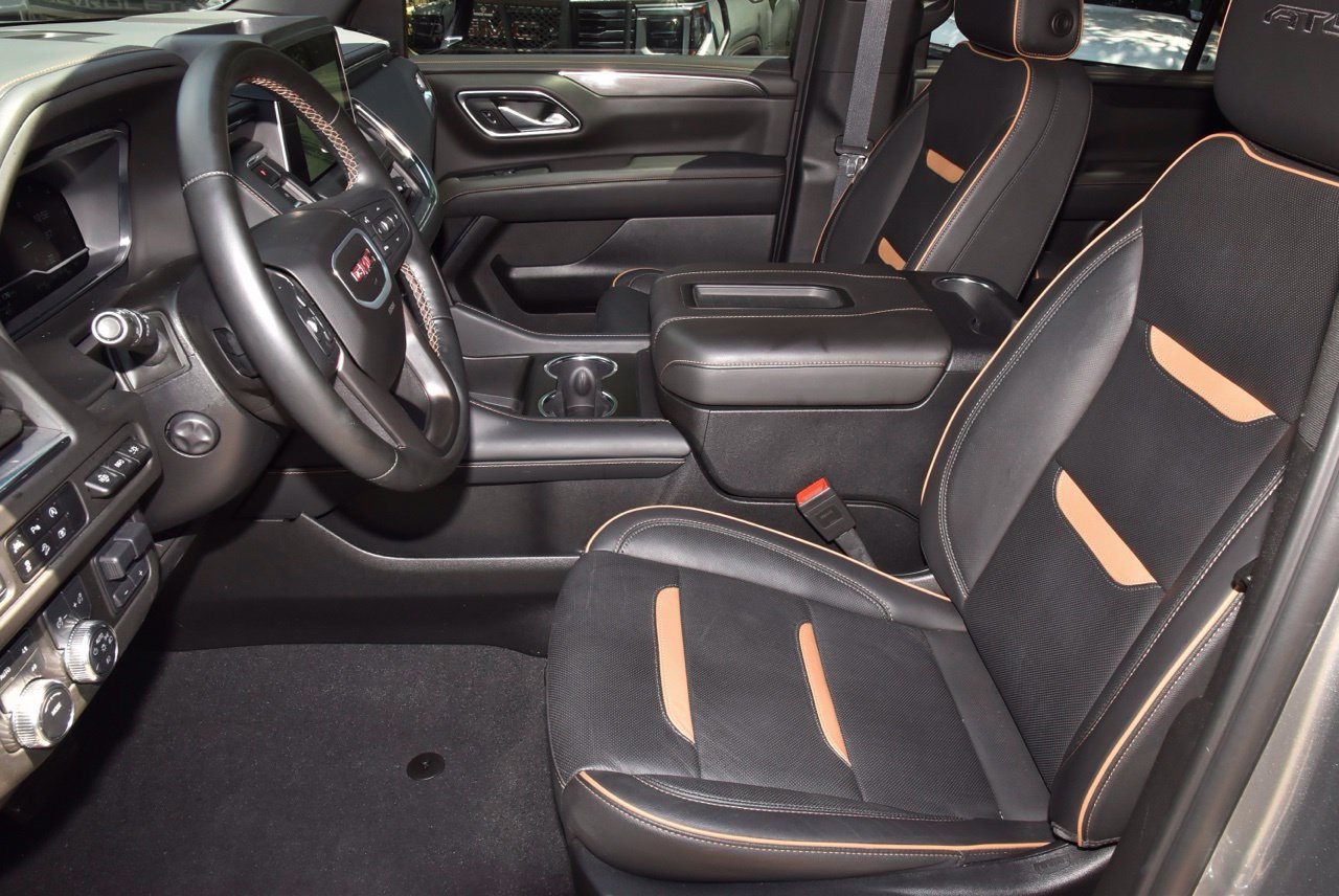 Used 2024 GMC Yukon AT4 w/ Technology Package AWD/4WD image 13