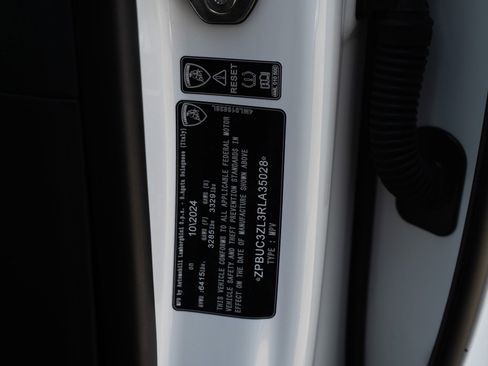 Used 2024 Lamborghini Urus Performante image 43