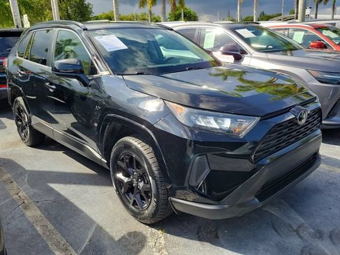 Used 2021 Toyota RAV4 LE FWD image 2