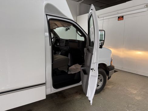 New 2025 Chevrolet Express 3500 w/ Power Convenience Package image 28
