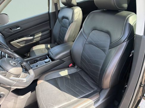 Used 2023 Nissan Pathfinder Platinum AWD/4WD image 15
