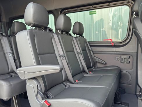 Used 2024 Mercedes-Benz Sprinter 2500 image 39