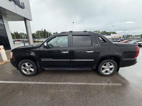 Used 2012 Chevrolet Avalanche LTZ AWD/4WD image 17