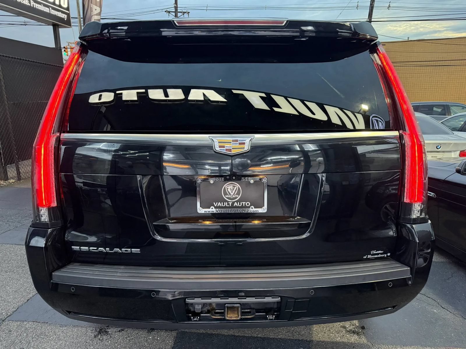 Used 2017 Cadillac Escalade Premium Luxury AWD/4WD image 11
