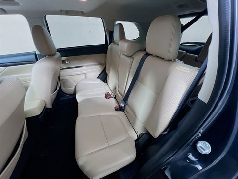 Used 2016 Mitsubishi Outlander GT image 25