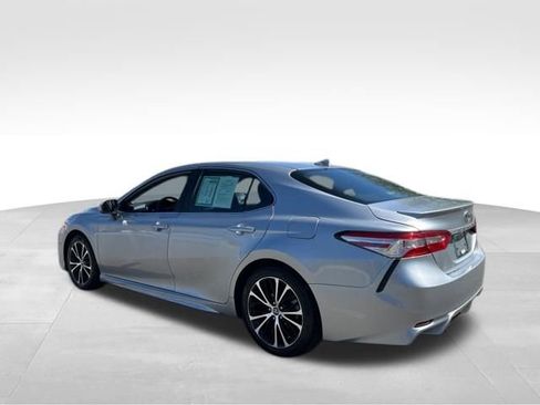 Used 2020 Toyota Camry SE w/ Audio Package FWD image 4