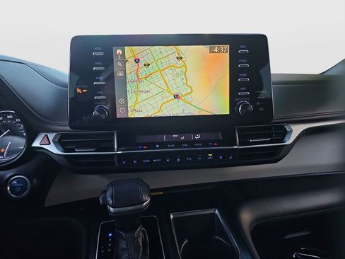 Certified 2021 Toyota Sienna Platinum image 15