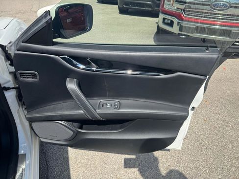 Used 2016 Maserati Quattroporte S RWD image 16