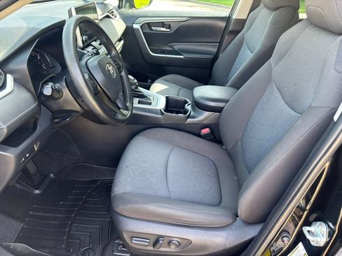 Used 2023 Toyota RAV4 XLE FWD image 9