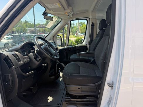 Used 2017 RAM ProMaster 2500 w/ Premium Appearance Group FWD image 8