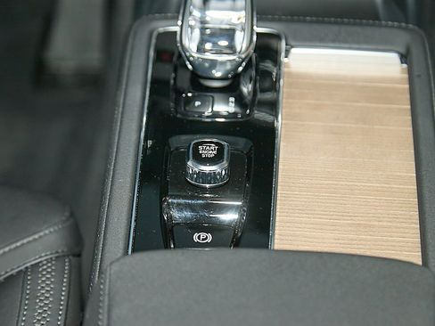 New 2025 Volvo XC90 B6 Plus w/ Protection Package Premier image 30