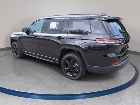 Used 2023 Jeep Grand Cherokee L Laredo AWD/4WD image 7