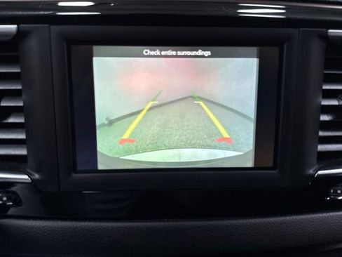Used 2020 Chrysler Voyager LX FWD image 4