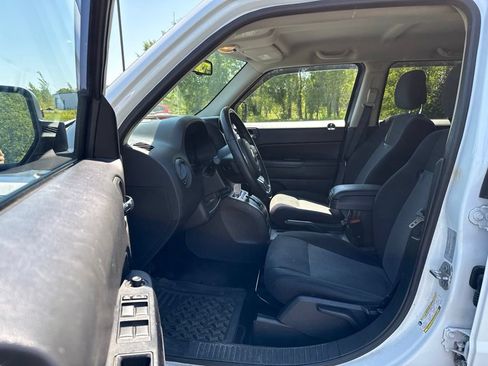 Used 2017 Jeep Patriot Latitude AWD/4WD image 8