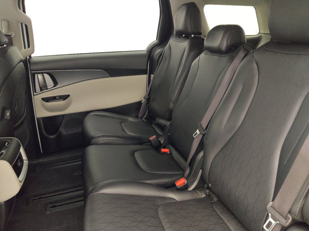 Used 2023 Kia Carnival LX FWD image 18