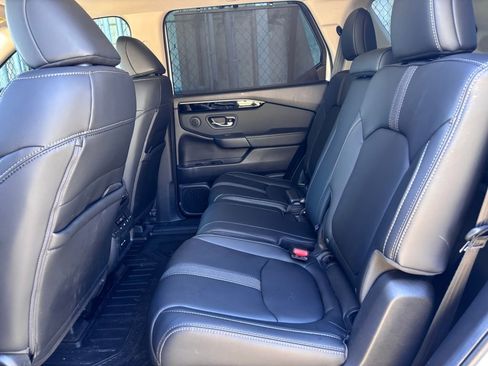 Used 2025 Honda Pilot Touring image 15