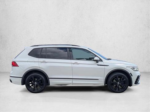 Used 2024 Volkswagen Tiguan SEL R-Line AWD/4WD image 4