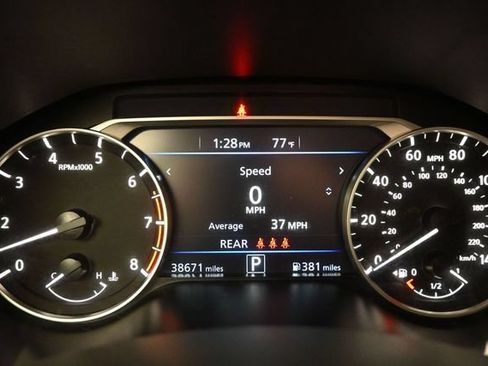Used 2025 Nissan Altima 2.5 SV FWD image 15
