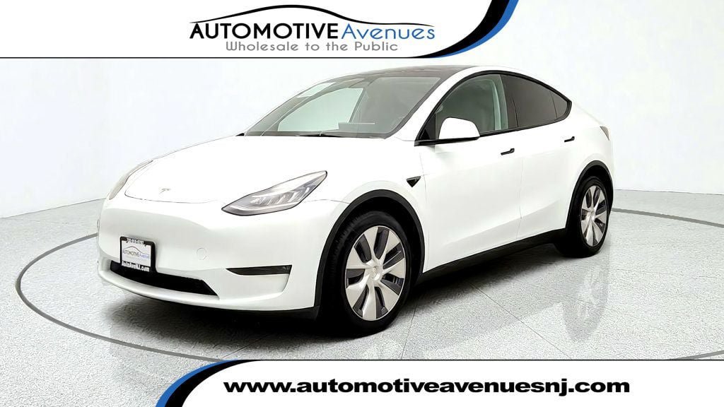 Used 2023 Tesla Model Y Long Range AWD/4WD image 1