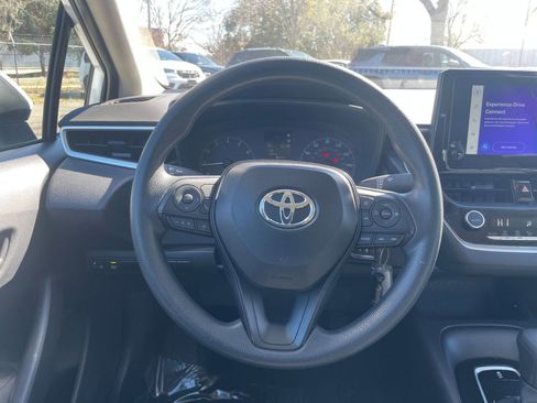 Used 2025 Toyota Corolla LE image 25