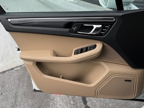 New 2026 Porsche Macan image 13
