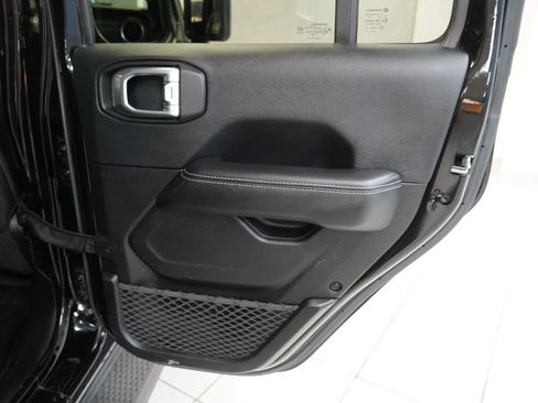 Used 2018 Jeep Wrangler Unlimited Sahara AWD/4WD image 29