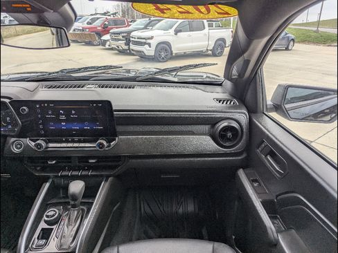 Used 2024 Chevrolet Colorado Trail Boss w/ Advanced Trailering Package image 4