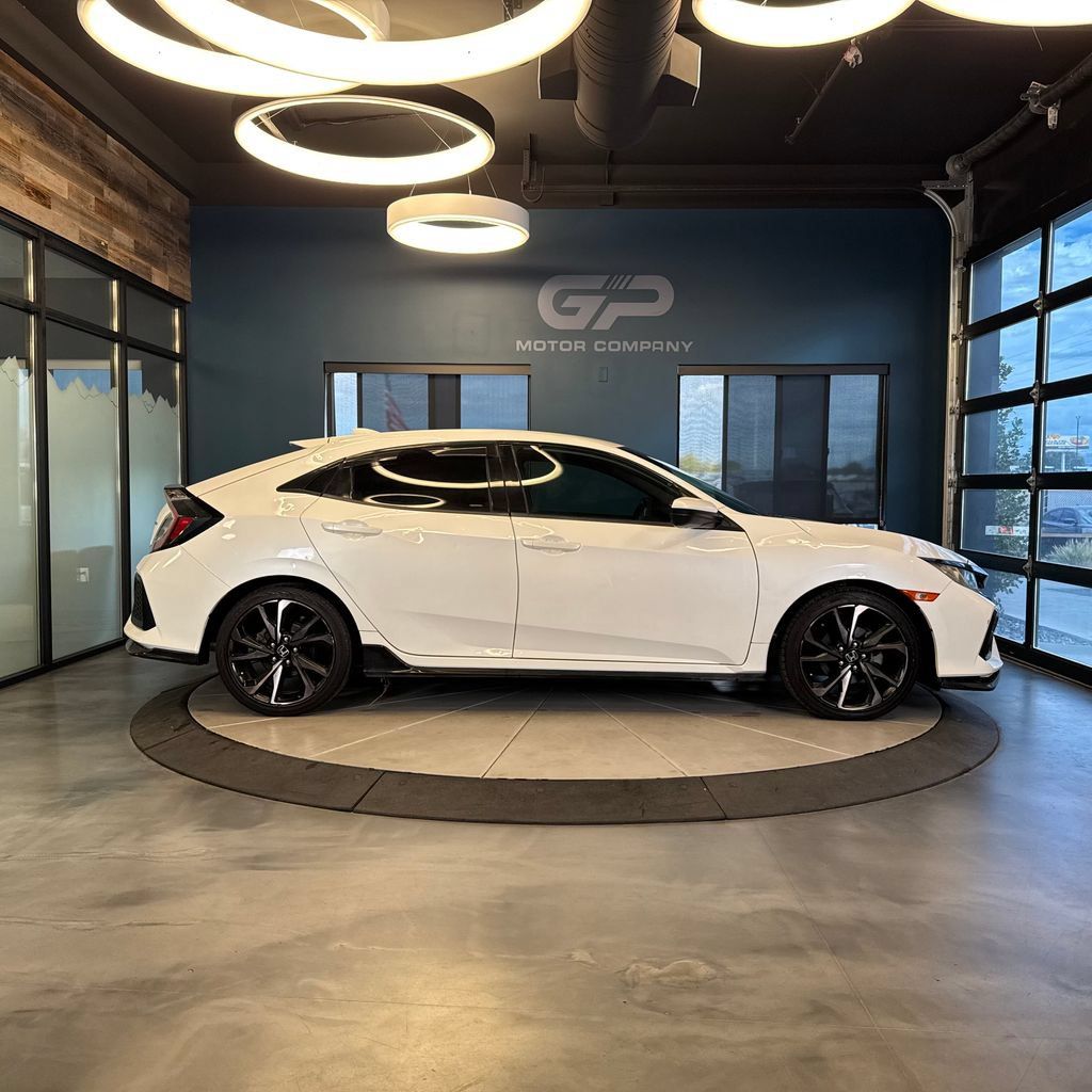 Used 2018 Honda Civic Sport image 2