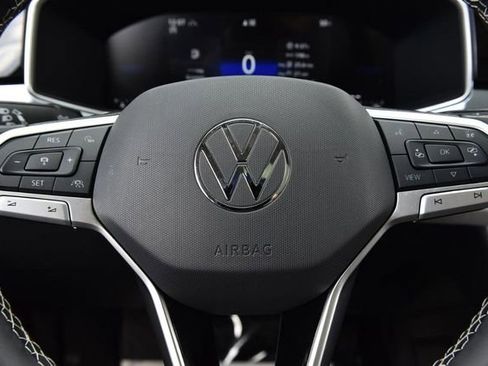 Used 2025 Volkswagen Taos SE AWD/4WD image 19