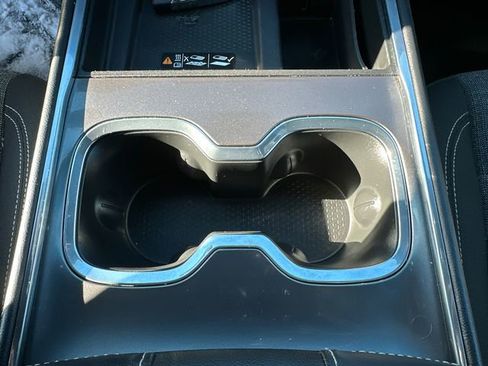 Used 2025 GMC Acadia Elevation image 35