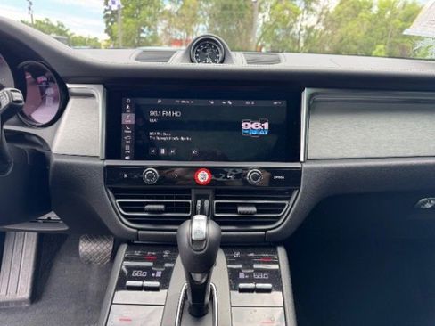 Used 2024 Porsche Macan Turbo AWD/4WD image 28