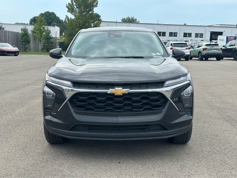 Used 2024 Chevrolet Trax LS w/ LS Convenience Package FWD image 2