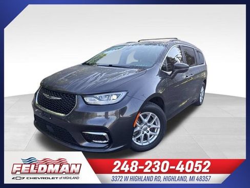 Used 2022 Chrysler Pacifica Touring-L FWD image 1