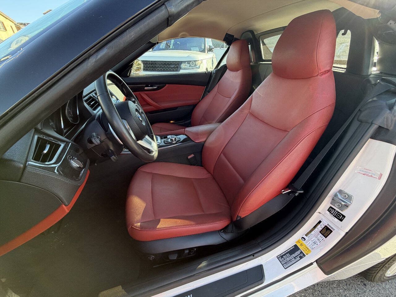 Used 2014 BMW Z4 sDrive28i w/ Technology Package RWD image 13