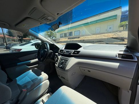 Used 2016 Honda Odyssey LX image 18