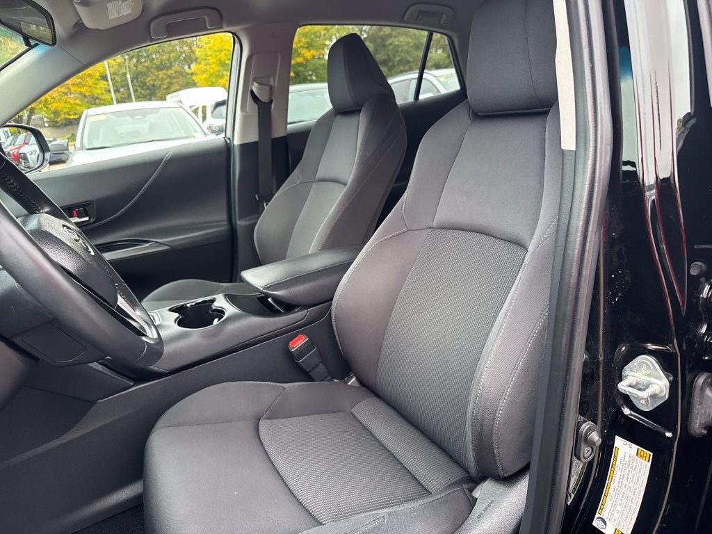 Used 2023 Toyota Venza LE AWD/4WD image 16