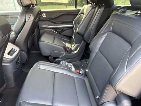 New 2026 Lincoln Navigator Reserve w/ Jet Appearance Package AWD/4WD image 18