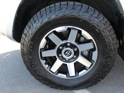 Certified 2024 Toyota 4Runner TRD Off-Road Premium w/ Moonroof Package AWD/4WD image 8