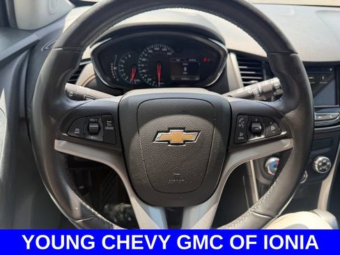 Used 2019 Chevrolet Trax LT w/ LT Convenience Package FWD image 27
