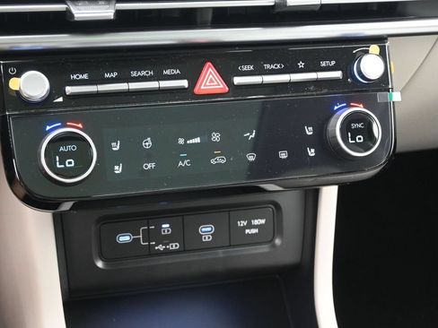 Used 2025 Hyundai Tucson Limited AWD/4WD image 19
