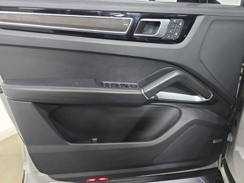 Certified 2023 Porsche Cayenne Turbo AWD/4WD image 22
