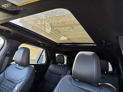 New 2026 Ford Explorer ST-Line w/ ST-Line Street Pack image 4