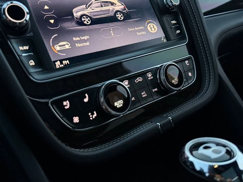 Used 2019 Bentley Bentayga AWD/4WD image 55