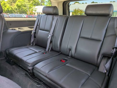 Used 2011 Chevrolet Suburban 2500 LT w/ Luxury Package AWD/4WD image 15