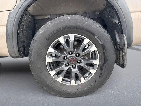 Used 2023 Nissan Titan PRO-4X w/ Pro-4x Convenience Package AWD/4WD image 12