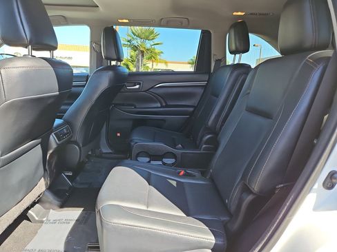 Used 2016 Toyota Highlander Limited image 33