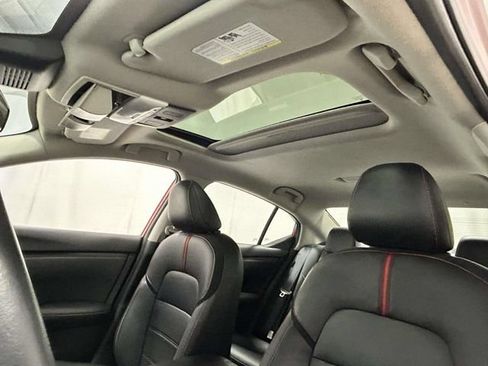 Used 2024 Nissan Sentra SR w/ SR Premium Package FWD image 15