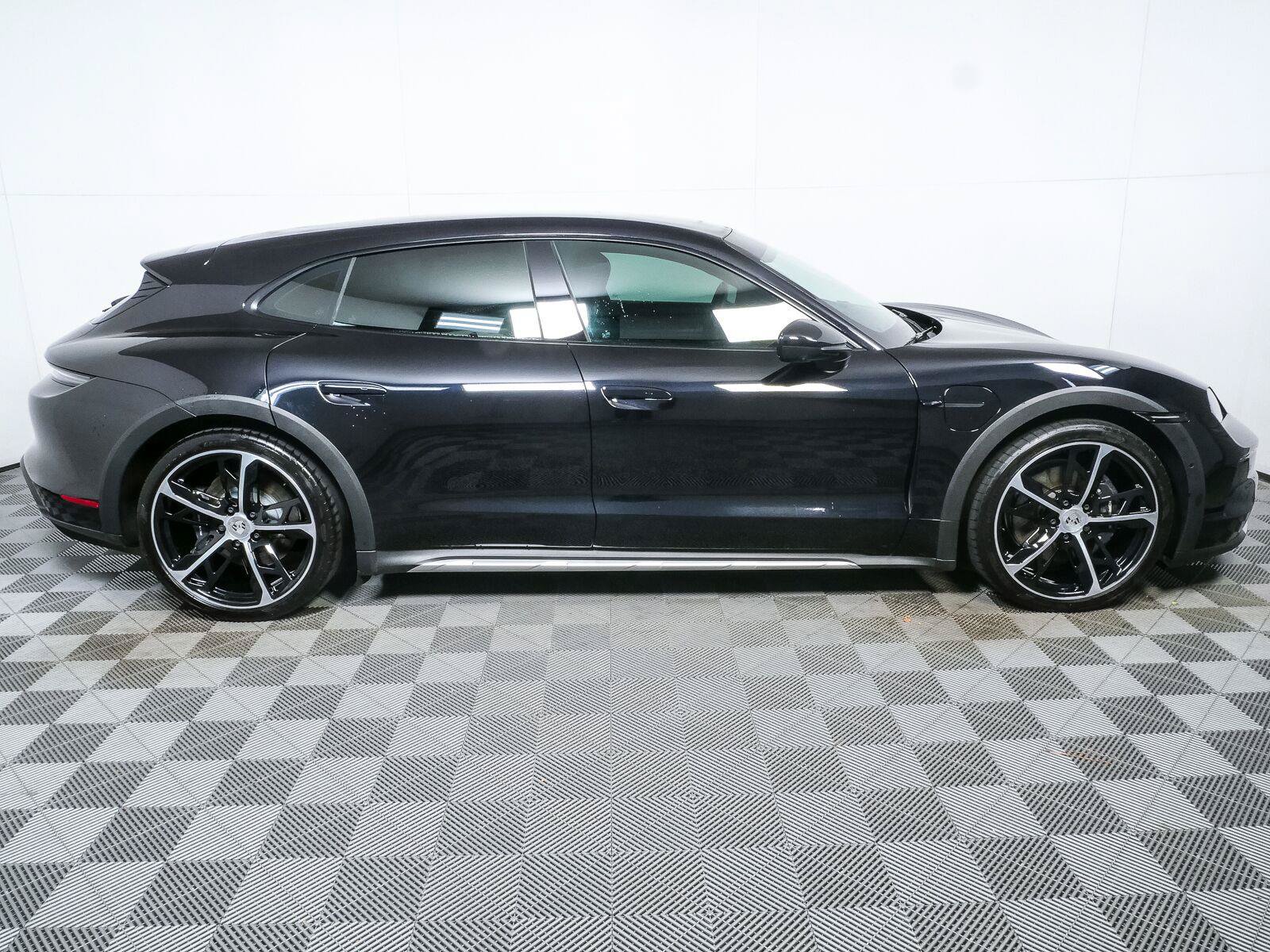 Certified 2025 Porsche Taycan 4 Cross Turismo AWD/4WD image 29