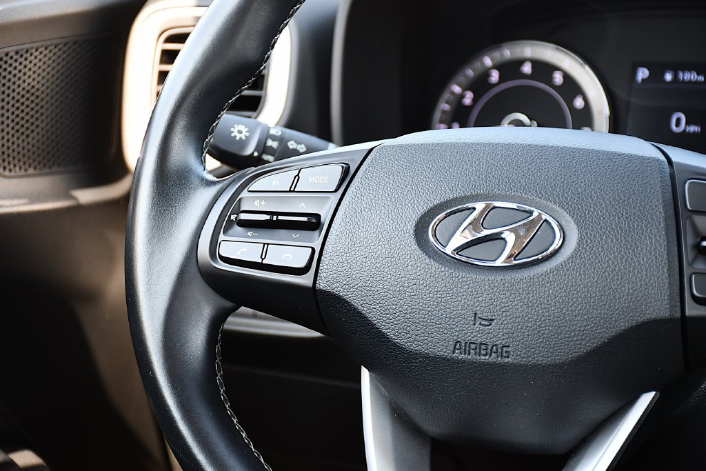 Used 2022 Hyundai Venue SEL FWD image 24